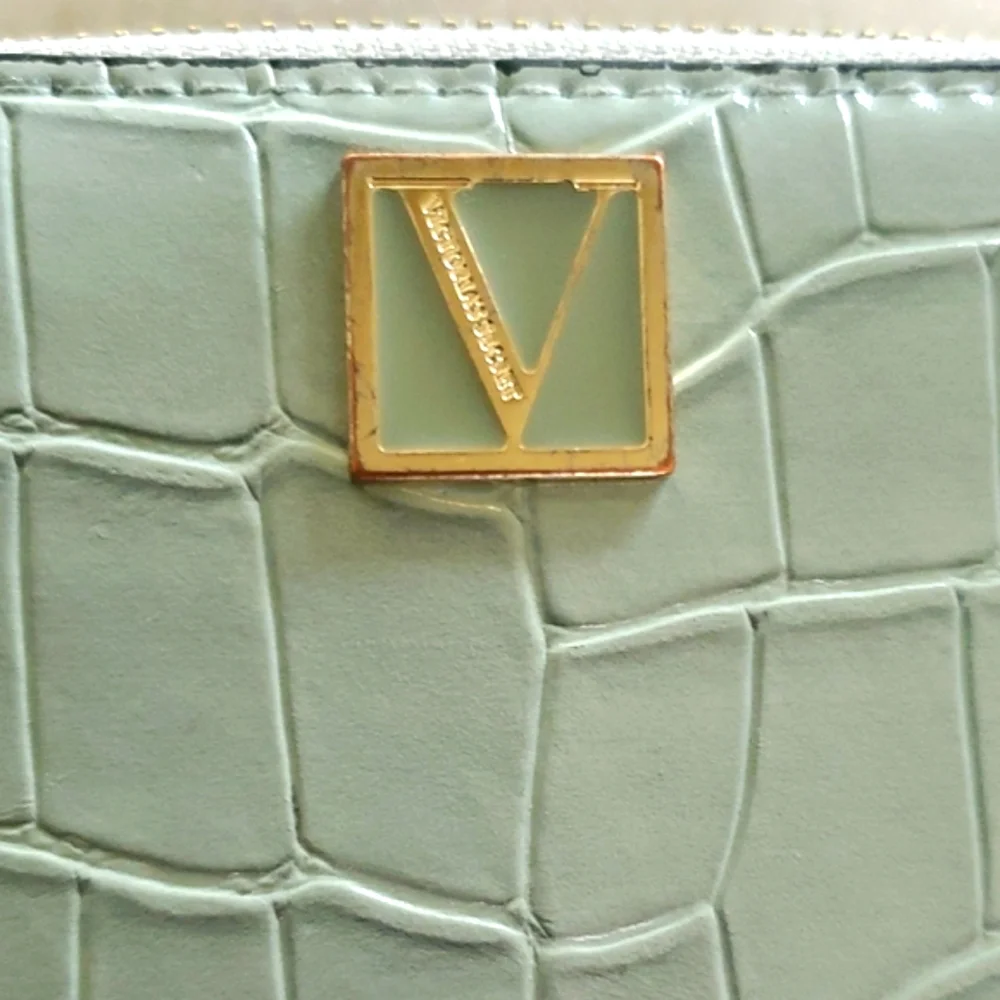 Victoria's Secret Mint Green Crocodile Textured Wallet - Picture 3 of 8